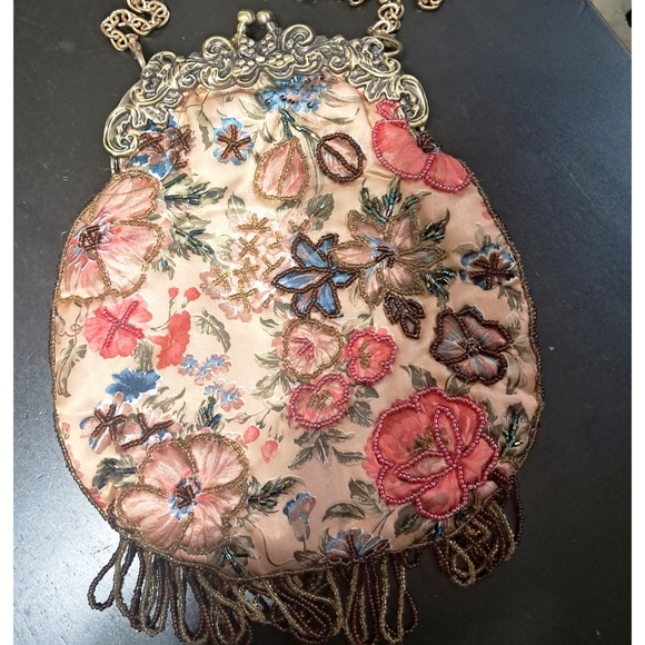 Vintage Floral Embroidered Beaded Purse • Evening Bag • Kiss-Lock Clasp w/ Chain - Picture 5 of 10